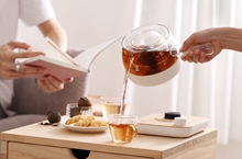 90后的不容易从喝茶养生开始 | 鸣盏养生煮茶器
